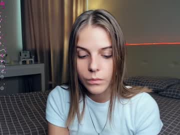 girl
        erline_may cam image #2778611