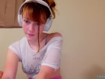 girl
        its_lily cam image #1301974