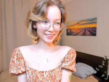 girl
        moirebroady cam image #3726628