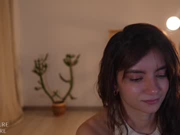 girl
        ellelure_ cam image #4015600