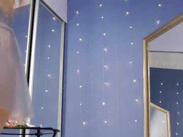 girl
        kriskras__ cam image #4318943