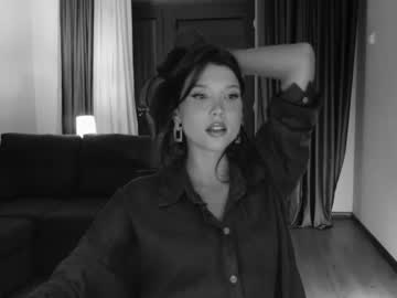 girl
        bitter_moon cam image #1650434