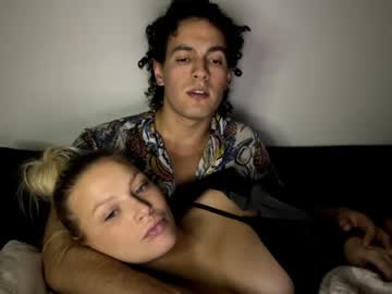 couple
        chulo33333 cam image #2267183