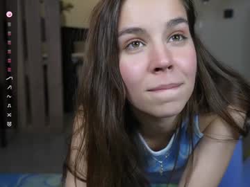 girl
        monika_youthfull cam image #4038665