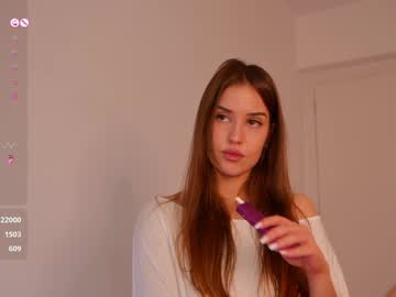 girl
        fazeyj cam image #3917754