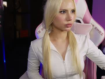 girl
        stacy_batt cam image #4008235
