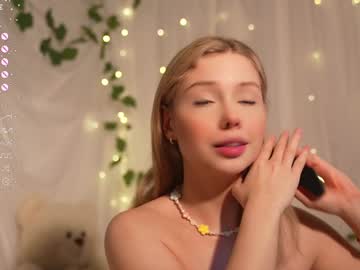 girl
        april_blush cam image #3957931