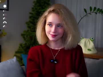girl
        taitehambelton cam image #3977378