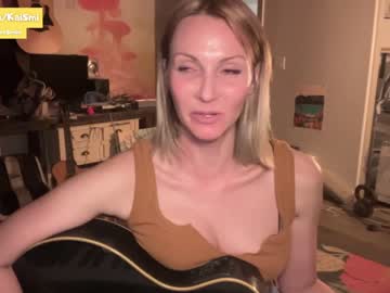girl
        kaileeshy cam image #2551230