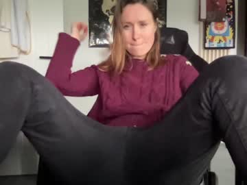girl
        eatmypie69 cam image #2381343