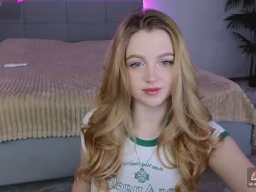 girl
        small_blondee cam image #3901582