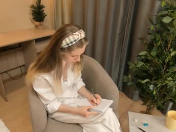 girl
        cathryndewell cam image #4560135
