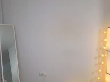 girl
        silent_chill cam image #888109