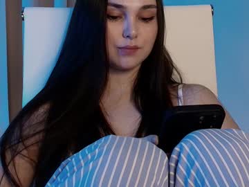 girl
        hollyextra cam image #4531956