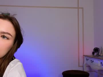 girl
        fannydowlen cam image #2913941