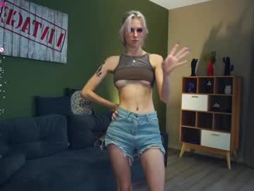 girl
        audreycarvin cam image #3216943
