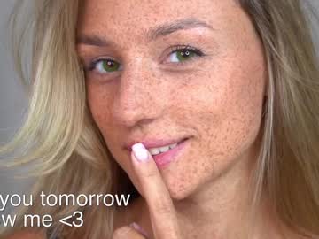 girl
        artease cam image #3084904