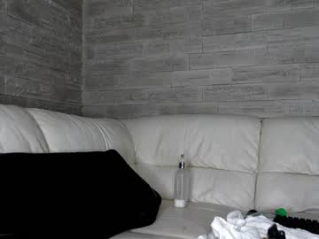 girl
        dee_waters cam image #1335405