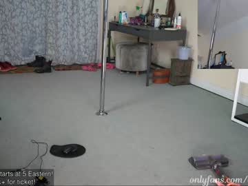 girl
        vivid_whit cam image #295815