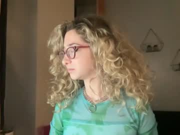 girl
        themissstevie cam image #1058506
