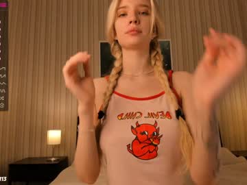 girl
        alicepreuoston cam image #416772