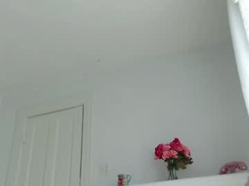 girl
        littlegreekflower cam image #4431372