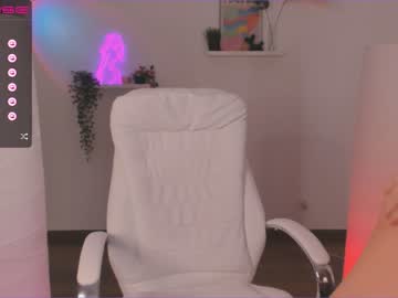 girl
        slimmaya cam image #277393