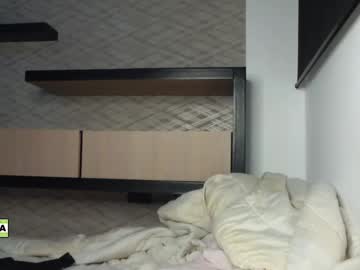girl
        latinella cam image #2460623
