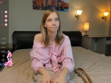 girl
        esmeclaxton cam image #3760931