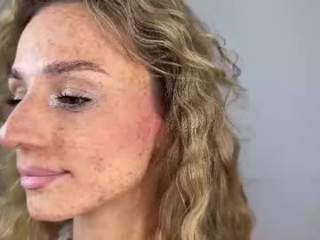 girl
        artease cam image #4257795