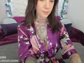 girl
        harliequinnx cam image #842374
