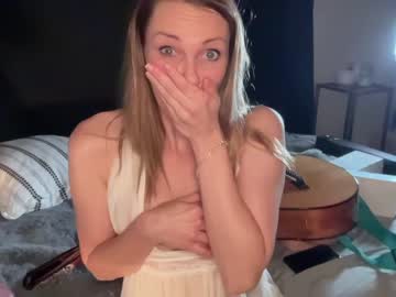 girl
        kaileeshy cam image #220734