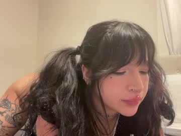 girl
        katviraxx cam image #3829303