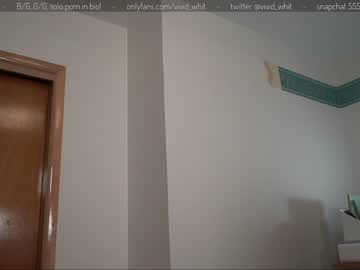 girl
        vivid_whit cam image #1808708