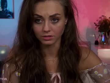 girl
        lettymoa cam image #991175