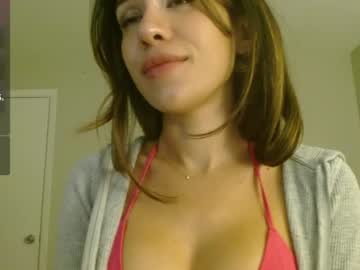 girl
        valerie_james3 cam image #3093706