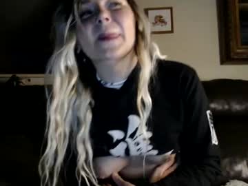 girl
        kipsy420 cam image #4544770