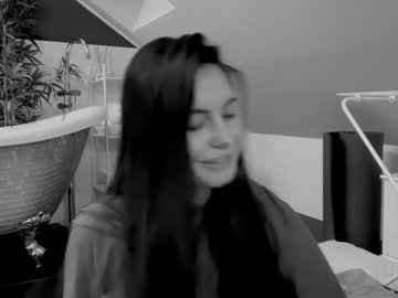 girl
        laurenbrite cam image #4537715