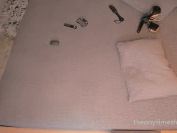 girl
        theanytimeshow cam image #4112940