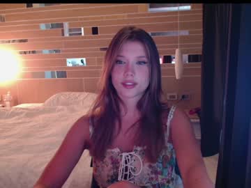 girl
        bitter_moon cam image #1547034