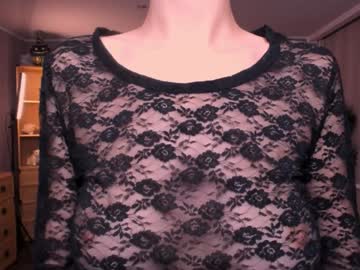 girl
        lauratanguy cam image #3287573