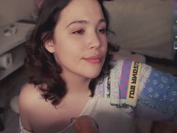 girl
        chery_lady22 cam image #2806202