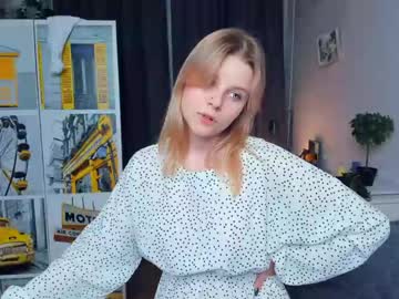 girl
        intimacy_scene cam image #2913027