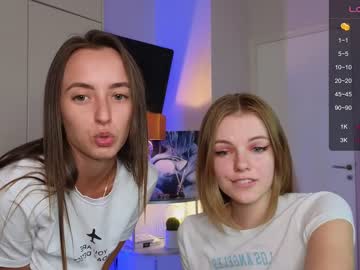 girl
        look_at_show cam image #1476483