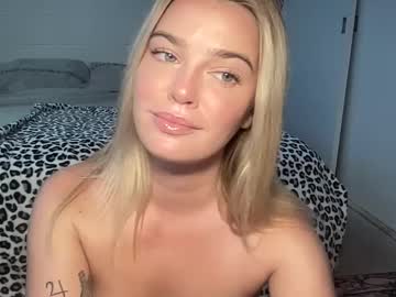 girl
        littlemaryjane19 cam image #4552405