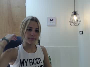 girl
        keylly_cute cam image #1900661