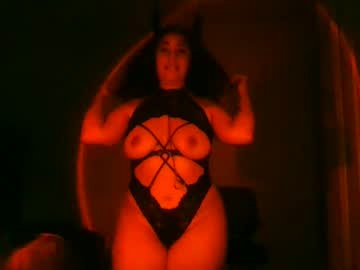 girl
        queenouid cam image #3566916