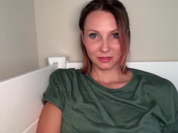 girl
        kaileeshy cam image #4275193