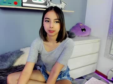 girl
        saschaholmen cam image #208091