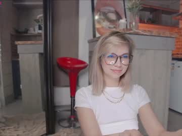 girl
        call__me_mommy cam image #1394043